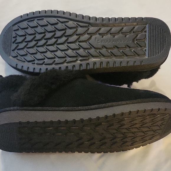 Koolaburra Black Kids Slippers - Picture 5 of 6